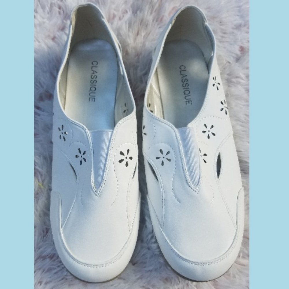Womens Classique white shoes size 11